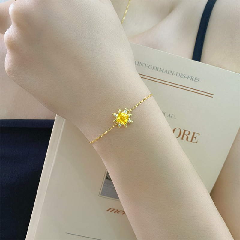 Brățară cu floarea-soarelui – argint 925, zirconiu, placare electrolitică, design de nișă pentru femei