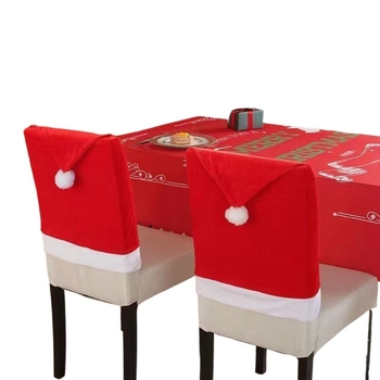 Karácsonyi sapkás szék hátulfedő – nemszövött anyag, univerzális illeszkedés, nappali és étkező dekoráció