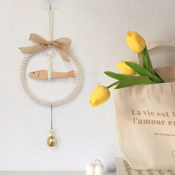 Tapiserie din bumbac pentru perete cu pește din lemn, clopot și inel de fier — formă rotundă, țesut manual, stil modern minimalist