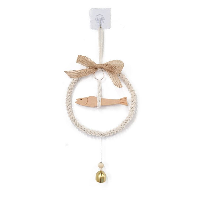 Tapiserie din bumbac pentru perete cu pește din lemn, clopot și inel de fier — formă rotundă, țesut manual, stil modern minimalist