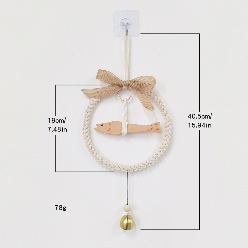 Tapiserie din bumbac pentru perete cu pește din lemn, clopot și inel de fier — formă rotundă, țesut manual, stil modern minimalist