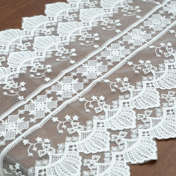 Декоративна пътека за маса с бродерия, флорална шарка, полиестерна тъкан, съдържание на основния компонент 60–81%, скандинавски стил, подходяща за дневна и трапезария