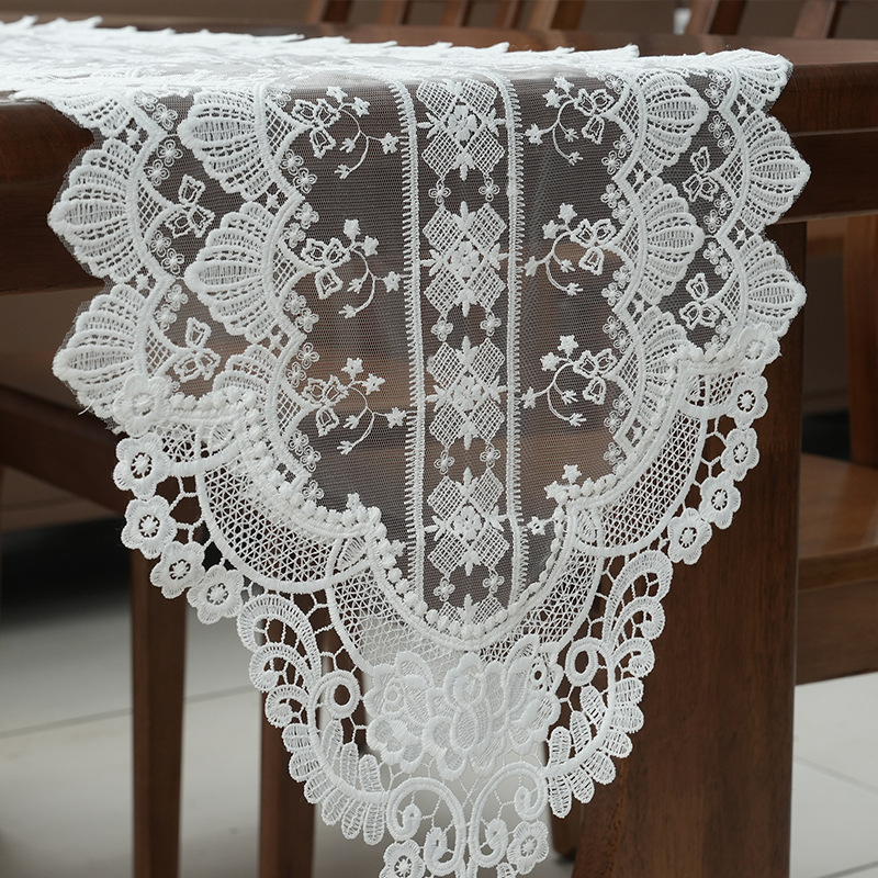 Декоративна пътека за маса с бродерия, флорална шарка, полиестерна тъкан, съдържание на основния компонент 60–81%, скандинавски стил, подходяща за дневна и трапезария