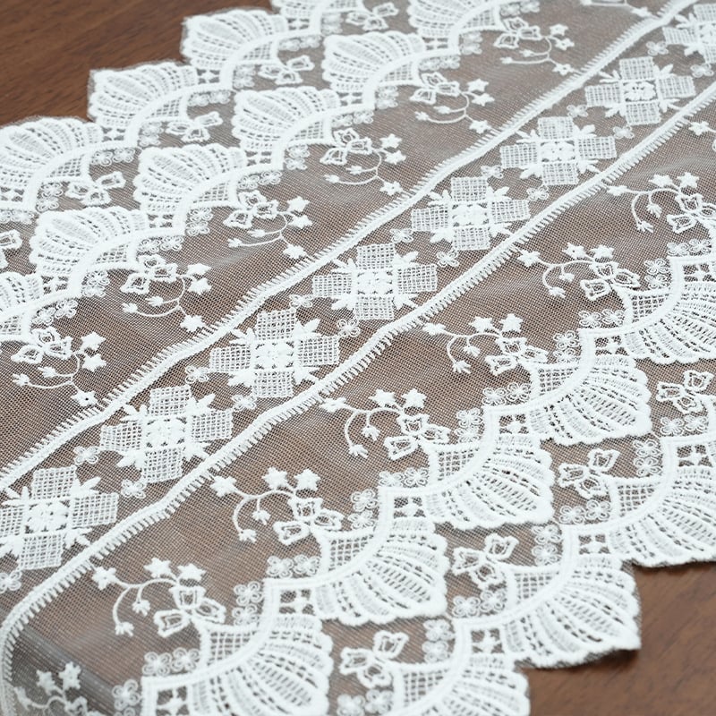 Декоративна пътека за маса с бродерия, флорална шарка, полиестерна тъкан, съдържание на основния компонент 60–81%, скандинавски стил, подходяща за дневна и трапезария