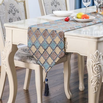 Stolový vlaj Chenille s vyrazeným diamantovým vzorom; 75% bavlna, 25% polypropylén; geometrická abstrakcia; vhodné pre obývaciu izbu, spálňu, reštauráciu