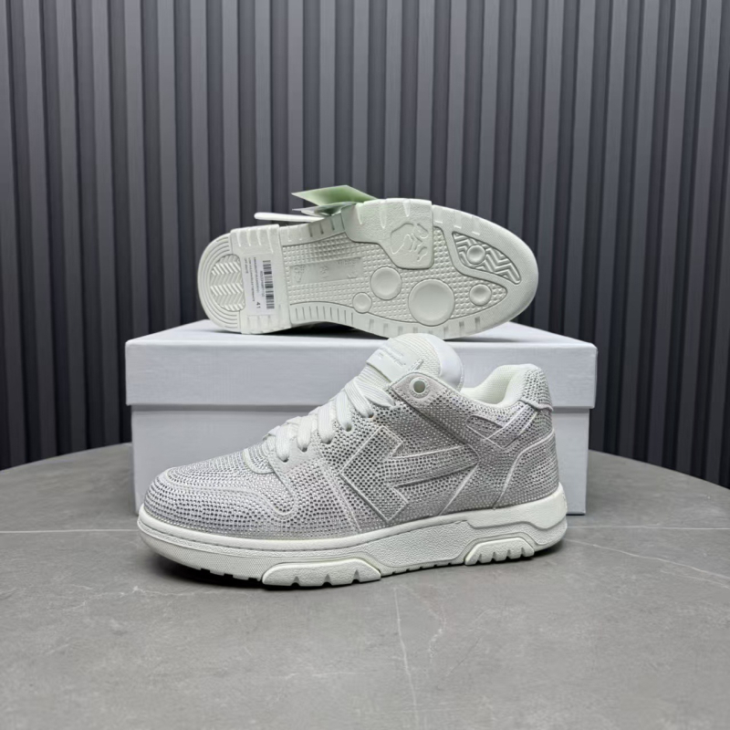 Unisex sportiniai bateliai - natūralios odos viršus, gumos padas, kulno aukštis 3–5 cm, kvėpuojantys, atsparūs slydimui