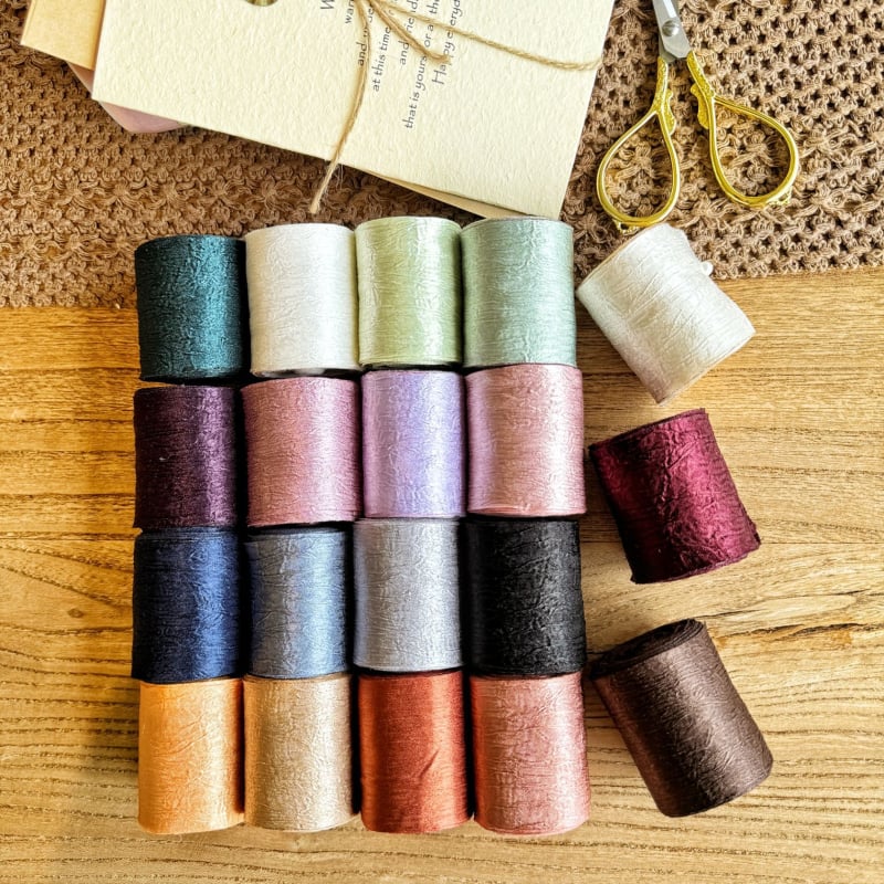 DIY masnik készítéséhez és ajándékcsomagoláshoz való szatén szalag, domborított felület, poliészter