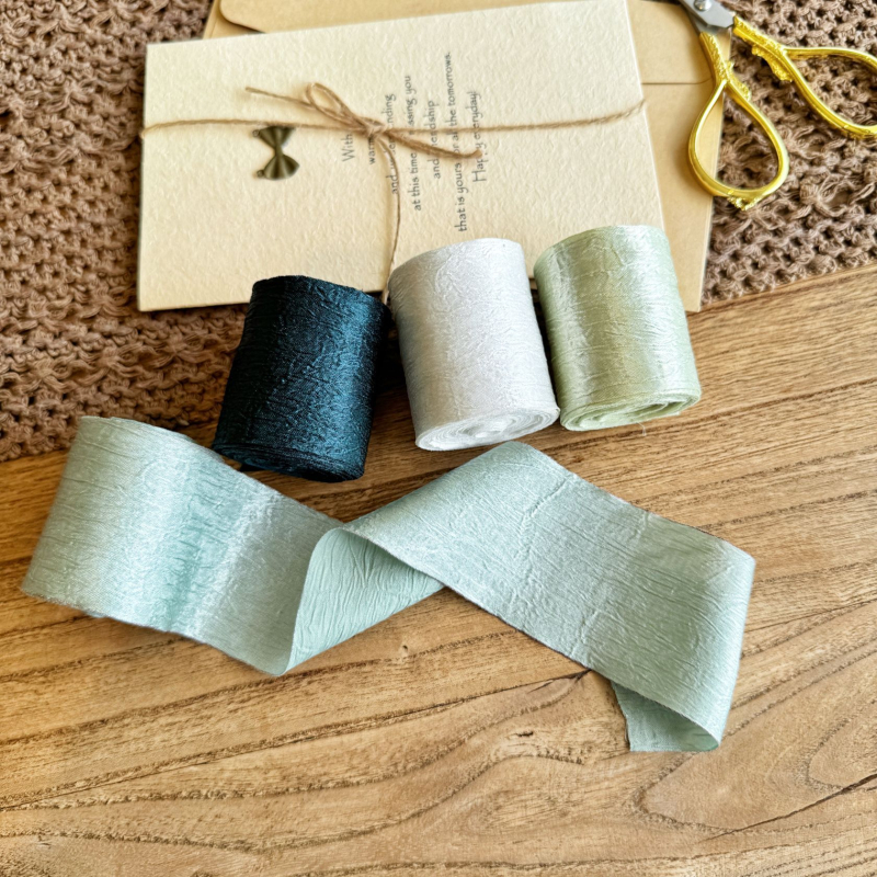 DIY masnik készítéséhez és ajándékcsomagoláshoz való szatén szalag, domborított felület, poliészter