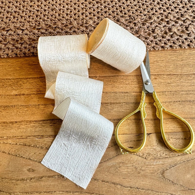 DIY masnik készítéséhez és ajándékcsomagoláshoz való szatén szalag, domborított felület, poliészter