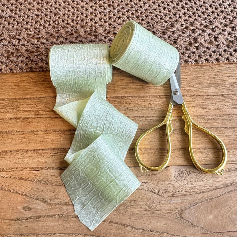 DIY masnik készítéséhez és ajándékcsomagoláshoz való szatén szalag, domborított felület, poliészter