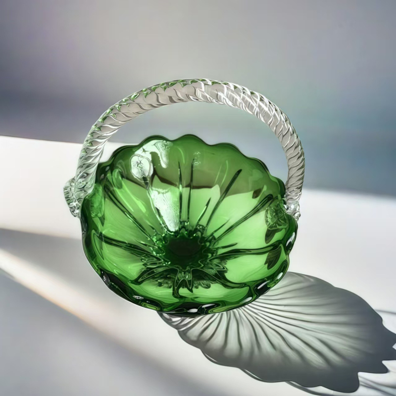 Farfurie de fructe din sticlă, coș de mână – decor modern, lux discret pentru sufragerie