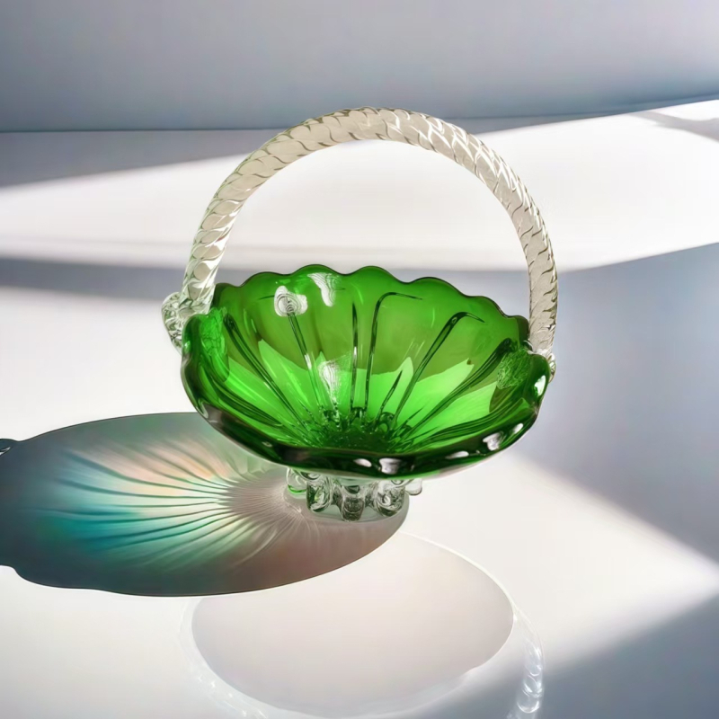 Farfurie de fructe din sticlă, coș de mână – decor modern, lux discret pentru sufragerie