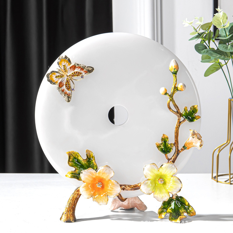 Украса с нефритова катарама – сплав и нефрит, модерен минималистичен стил, подарък за домакинство и рожден ден