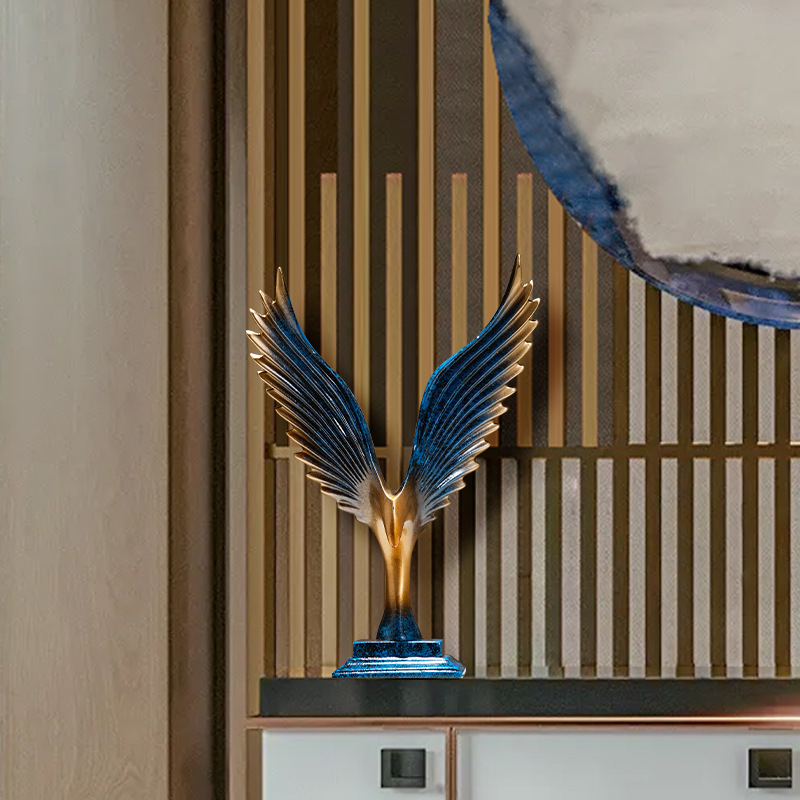 Скулптура на летящ орел в модерен луксозен стил, смола, марка Oukelai