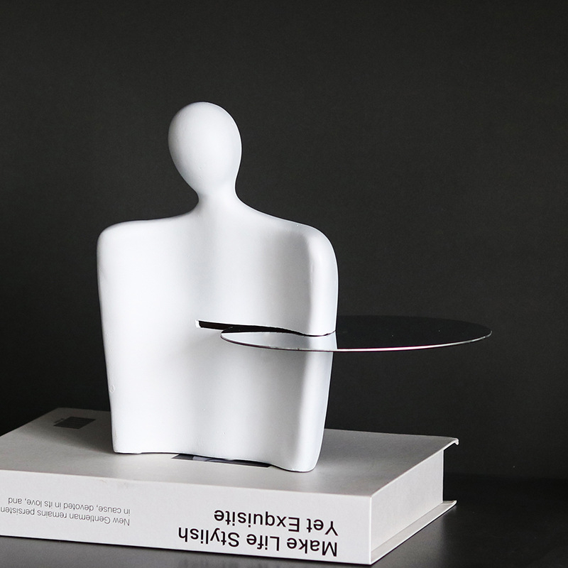 Apstraktna skulptura na pladnju — nordijska inspiracija, stolna figura, materijal: sintetička smola, stil: moderni minimalizam, marka Yunduo