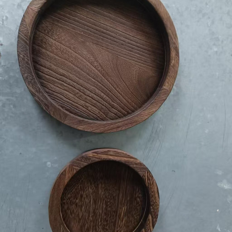 Κύκλικος δίσκος από μασίφ ξύλο – χαραγμένη επιφάνεια, δυνατή προσαρμογή, μοντέρνο στυλ