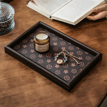 Puidust juveelide hoiustuskarikas elutoa lauale, kerge luksus stiil, pind: muu