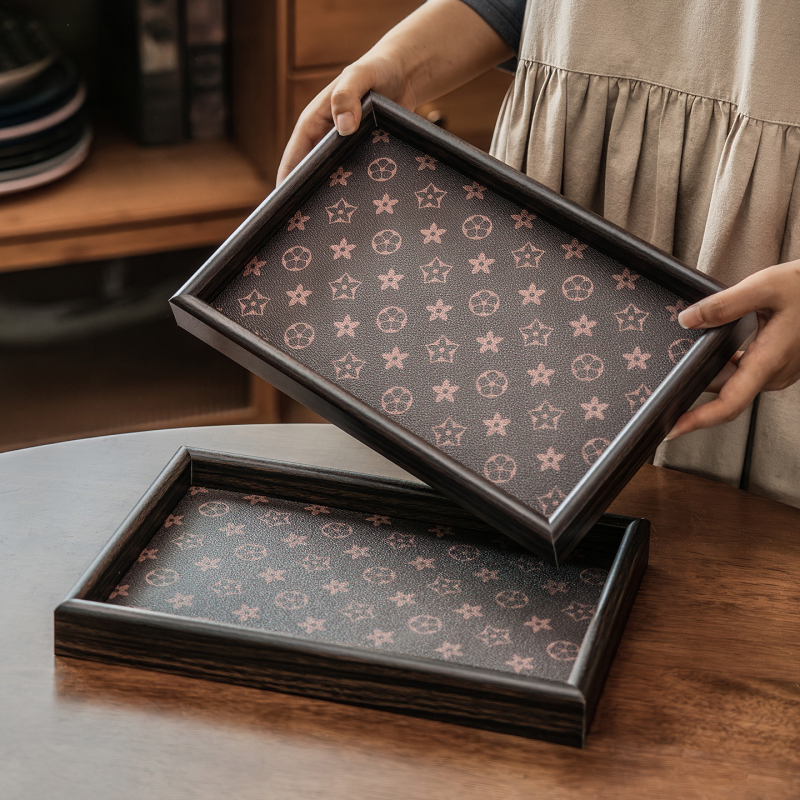 Puidust juveelide hoiustuskarikas elutoa lauale, kerge luksus stiil, pind: muu