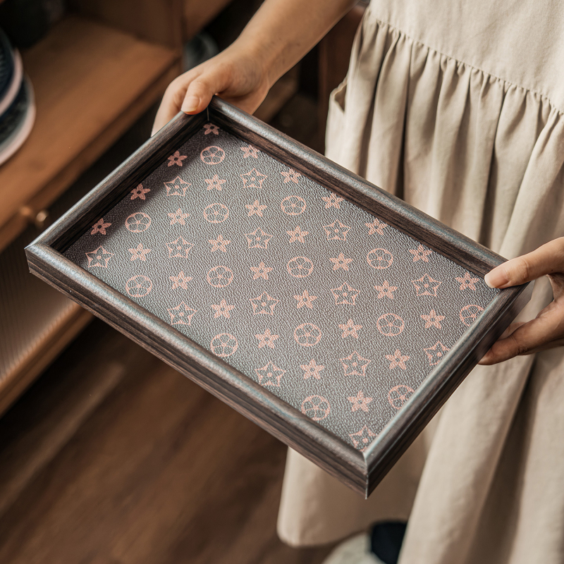 Puidust juveelide hoiustuskarikas elutoa lauale, kerge luksus stiil, pind: muu