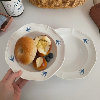 Tanjur - ručno crtani motiv životinje, okrugli porculan, moderni jednostavni stil