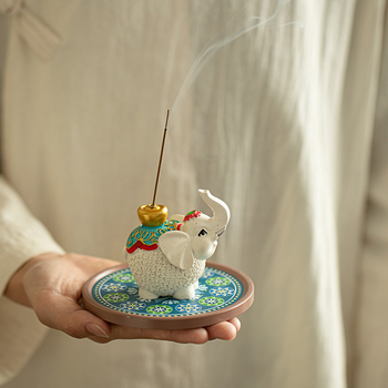 Elefanta smaržu turētājs - sveķu materiāls; izcelsme Dehua, Quanzhou; zīmols Jiyu Ceramics; stils mūsdienu minimālisms.