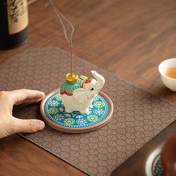 Elefanta smaržu turētājs - sveķu materiāls; izcelsme Dehua, Quanzhou; zīmols Jiyu Ceramics; stils mūsdienu minimālisms.