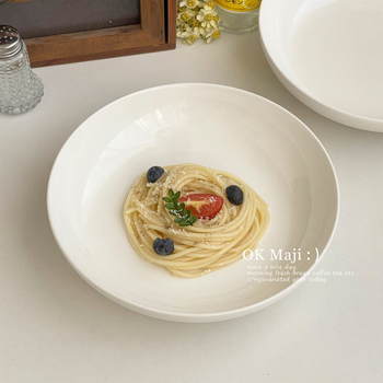 Κεραμικό πιάτο, στρογγυλό, μοτίβο ενιαίου χρώματος, γυαλιστερή επιφάνεια, μοντέρνο μινιμαλιστικό στυλ