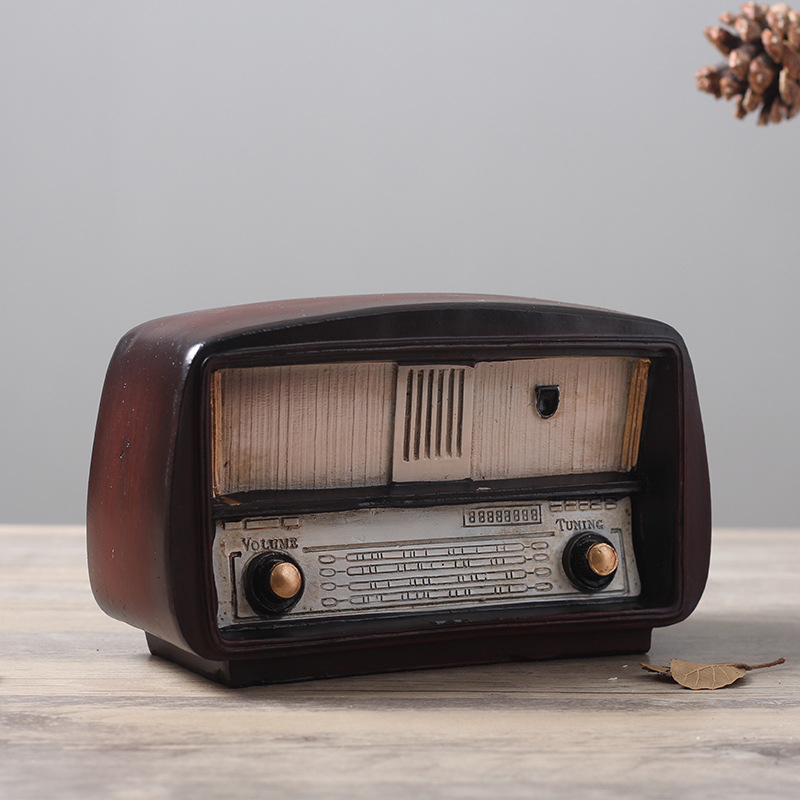 Ornament radio retro din rășină pentru decor de bar — artizanat din rășină; Material: rășină sintetică; Proces: turnare rășină; Stil: radio