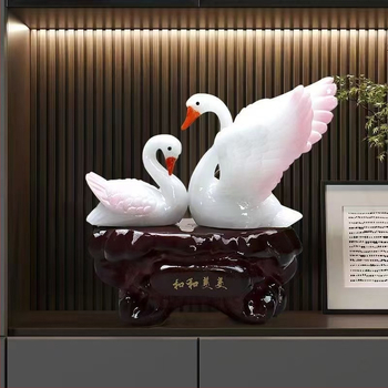 Nová čínska štýlová dvojica labutí – dekoratívna figúrka z živice, ručne vyrobená, ručne maľovaná