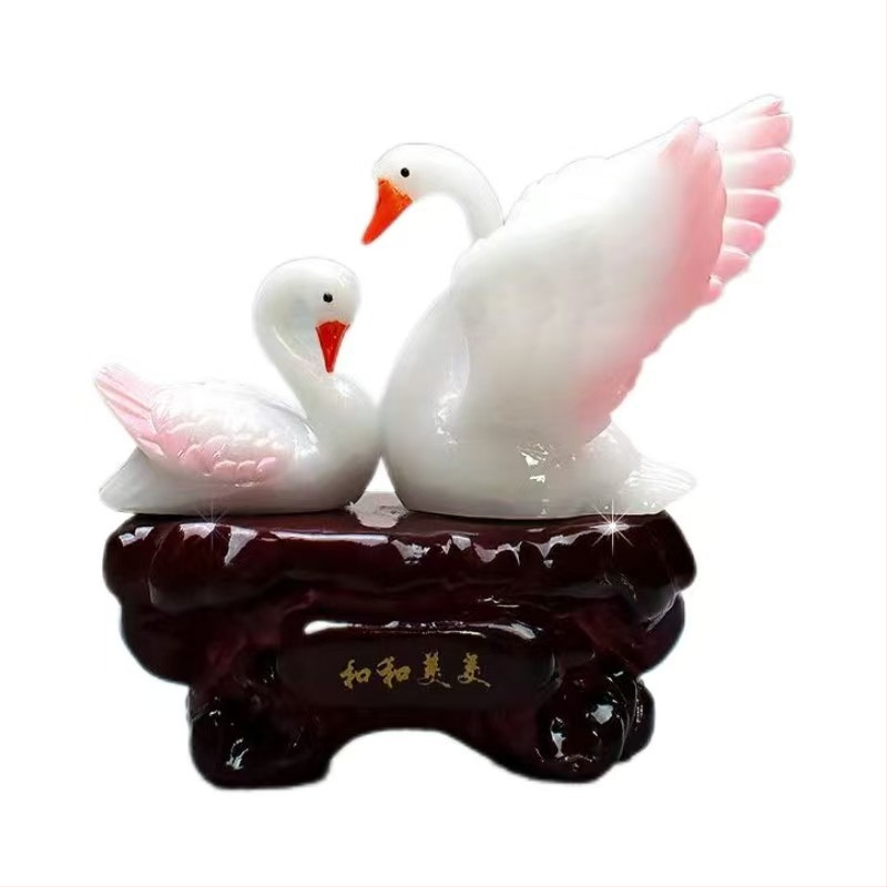 Nová čínska štýlová dvojica labutí – dekoratívna figúrka z živice, ručne vyrobená, ručne maľovaná