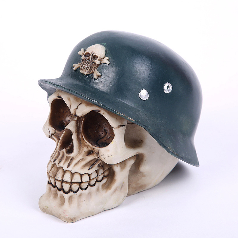 Műgyantából készült koponya dísz, koponyamintás kivitel, bár- és íróasztali dekoráció, testreszabható