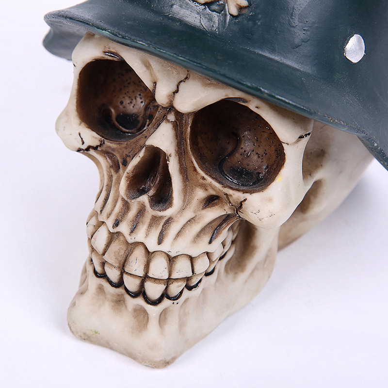 Műgyantából készült koponya dísz, koponyamintás kivitel, bár- és íróasztali dekoráció, testreszabható