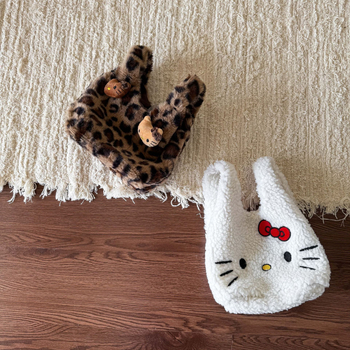 Geantă de pluș pentru copii cu caractere desen animate, material pluș; formă caractere de desene; stil copii/desene animate; sezon iarna 2025