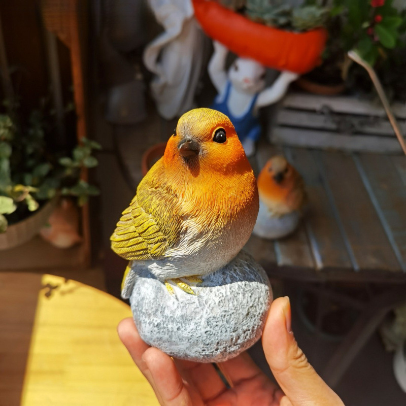 Statuetă de pasăre pe piatră din rășină, pentru decor exterior de grădină, gravată și personalizabilă