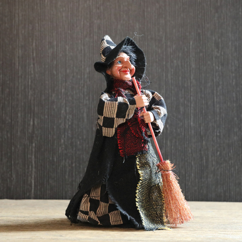 Halloween kötény dekoráció: boszorkány, aki seprűt tart, aranyos függő dekoráció (Anyag: Pamut; Stílus: Halloween; Alkalmas ünnepek: Karácsony)