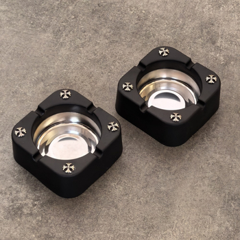 Metāla krusta formas pelnu trauks, minimalistisks tumšs dizains mājām un bāriem, radošs retro stils; iepakojums 480 gab; logotipa druka nav pieejama; apstrāde un personalizēšana nav pieejama.