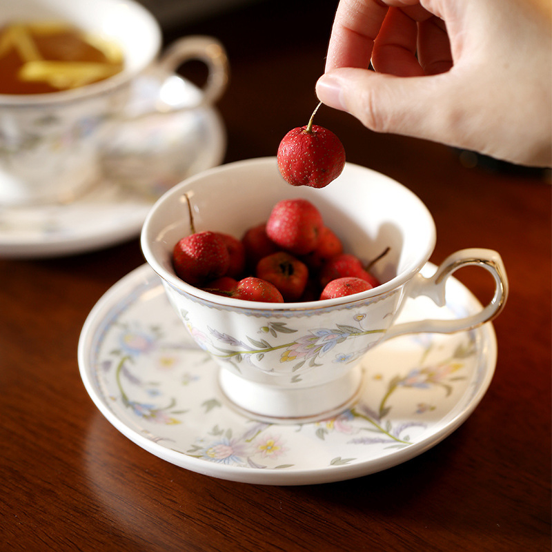 Šalica za kavu s nordijskim reljefnim čipkastim uzorkom, keramična, cvjetni uzorak, 350 g, papirnata kutija (keramička, cvjetni uzorak, 350 g, papirnata kutija)