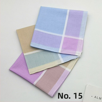 Kišeninis kvadratas – klasikinis languotas raštas, plonas, švelnus, lydinio medžiaga, pavasaris 2025