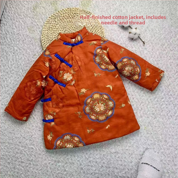 Bērnu vidēja garuma kokvilnas pūstā jaka ar pildījumu no kokvilnas, ārējais audums 100% kokvilna, oderējums kokvilna, vienrindu pogu aizdare, ziema, 1–3 gadi