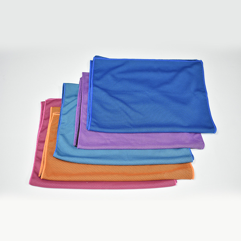 Spordirätik jahutava efektiga, kiire kuivamine, 5–10 s vees imendumine, peenike kiud, õmblus, kohandatud logoga