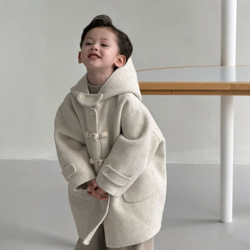 Bērnu kapucēm jaka ziemai, korejiešu stilā, vidēja garuma, vienrindu aizdare, 3–8 gadi