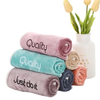 Uterák z korálového velúru s logom vyšívaním, polyester 100D, hmotnosť 200 g alebo viac, vyšívanie, lemovanie, plochý úplet