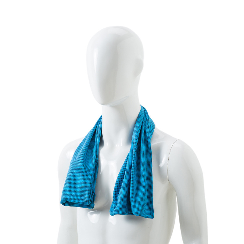 Sporttörölköző mikroszálból, 160gsm, logóval testre szabható, varrt szélekkel, edzőterembe és jógaedzéshez, nedvszívó és gyorsan száradó.