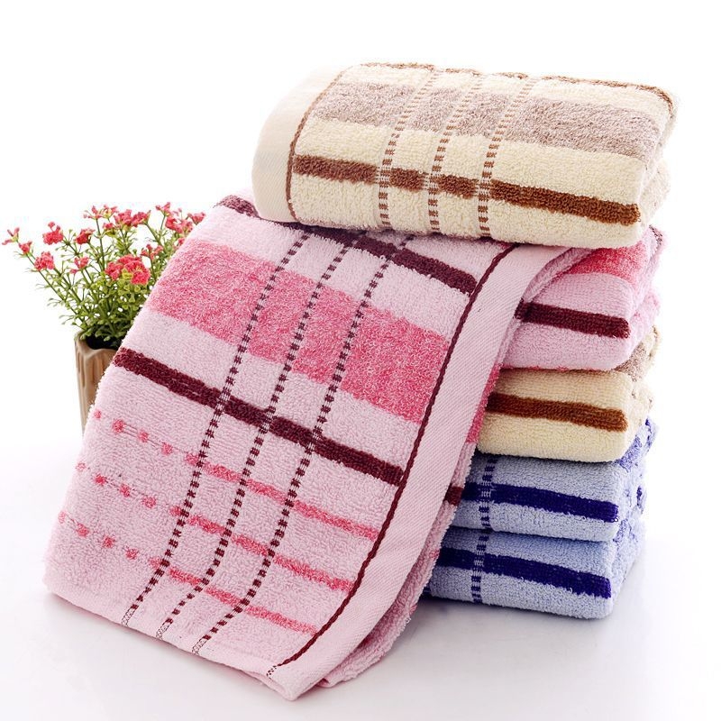 Pamut törölköző, sima szövésű, gyengén csavart szálak, 80–100 g, hímzésre kész