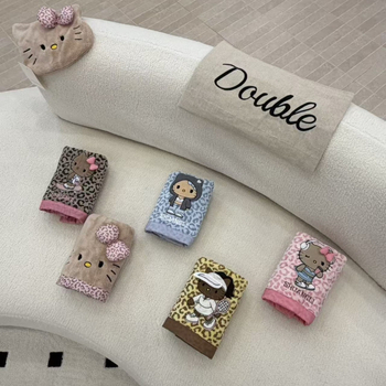 Kéztörlő Leopard KT macskás minta – korall plüss, hímzett, 50–80 g, 32 szál, testreszabható