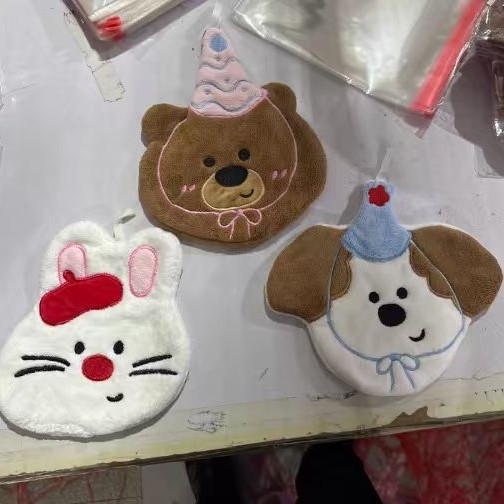 Prosop de mână cu design de agățare, fleece coral, broderie, 30–50 g, 150D, unisex