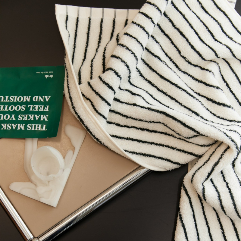 Geometriai mintázatú pamut törölköző-készlet, 32 szál, 100–120 g törölközőnként, tartalmaz fürdő- és arc-törölközőt