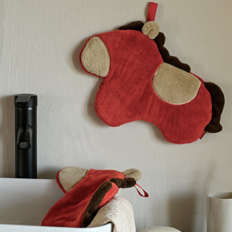 Prosop de mână cu design de agățat — ponei drăguț, absorbant, fără scame, poliester 150d, 50–80 g, brodat.