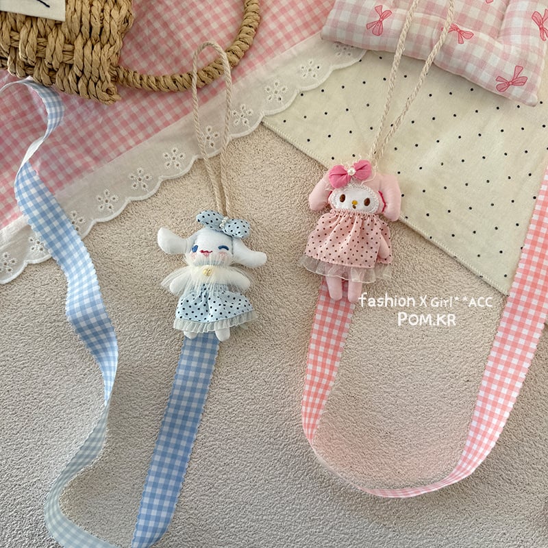 Ručni platneni organizator za ukosnice u obliku lutke, s motivom melodije