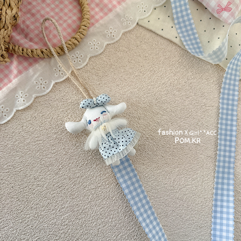 Ručni platneni organizator za ukosnice u obliku lutke, s motivom melodije